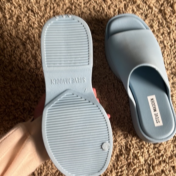 Twilight blue like new Steve Madden Clogs - Picture 2 of 3